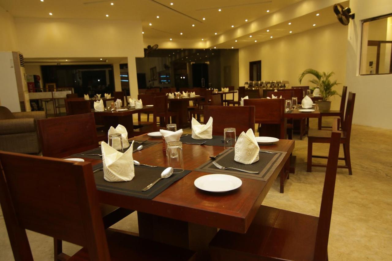 Jade Green Hotel Hambantota Exterior foto