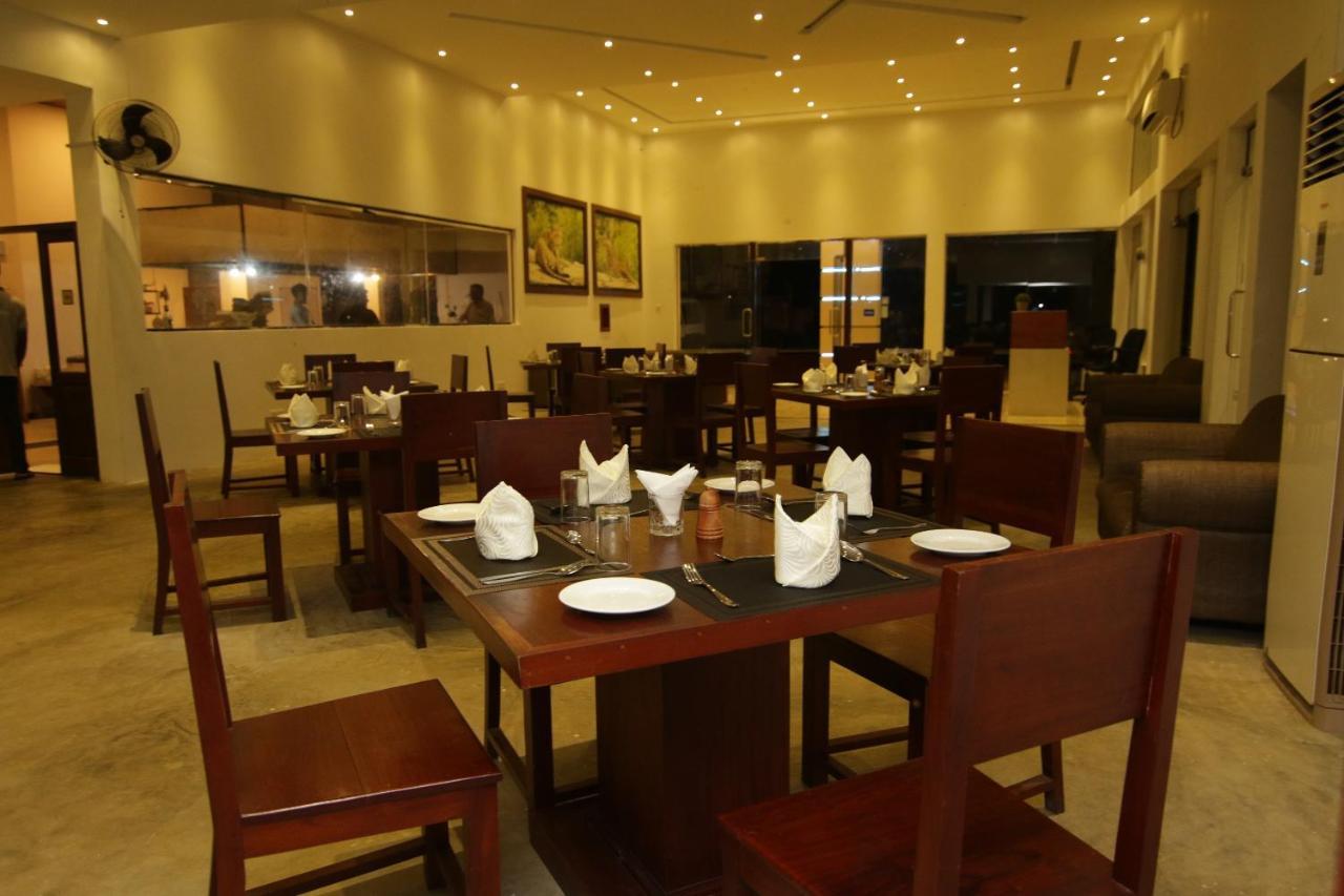 Jade Green Hotel Hambantota Exterior foto