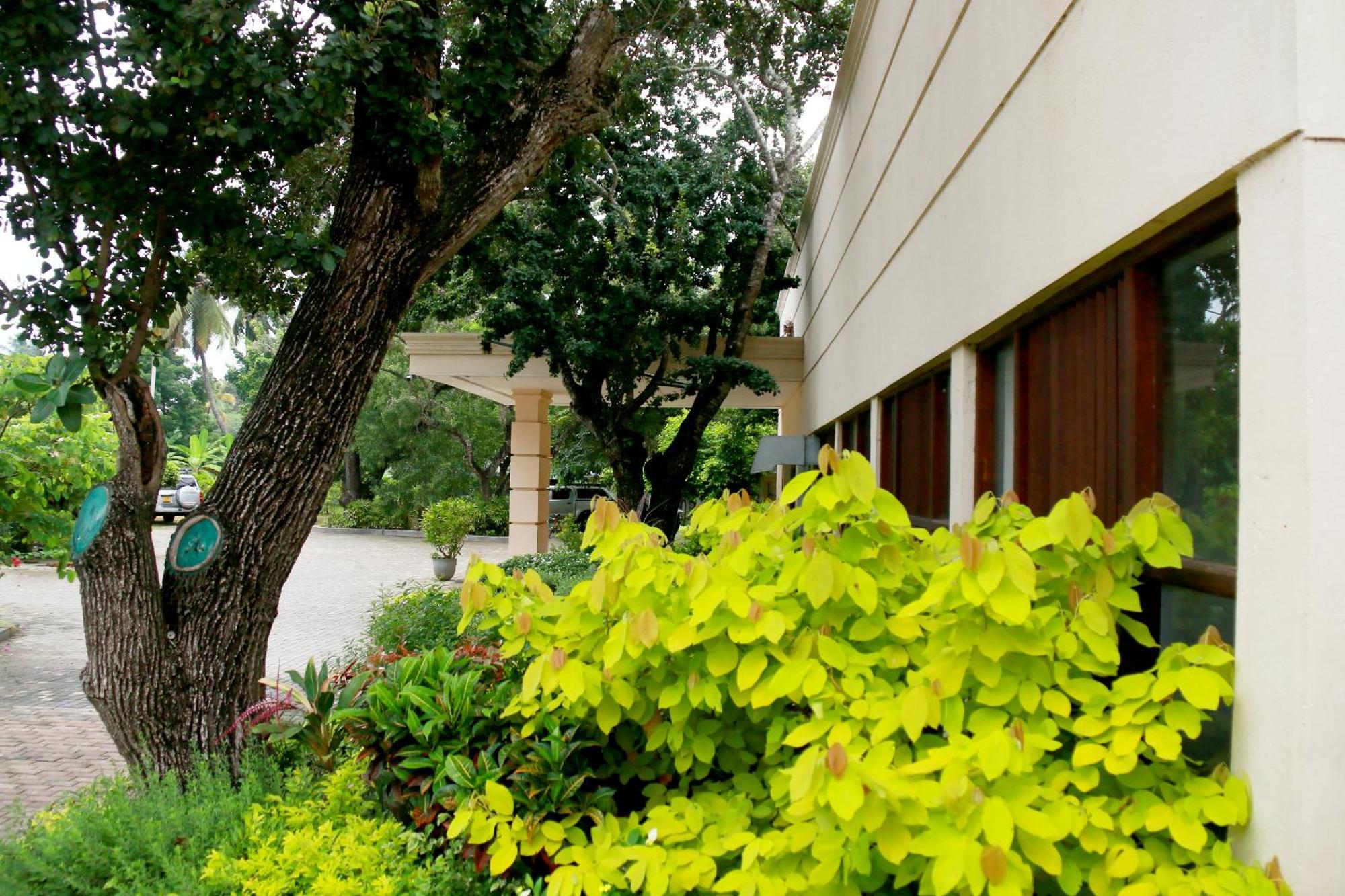 Jade Green Hotel Hambantota Exterior foto