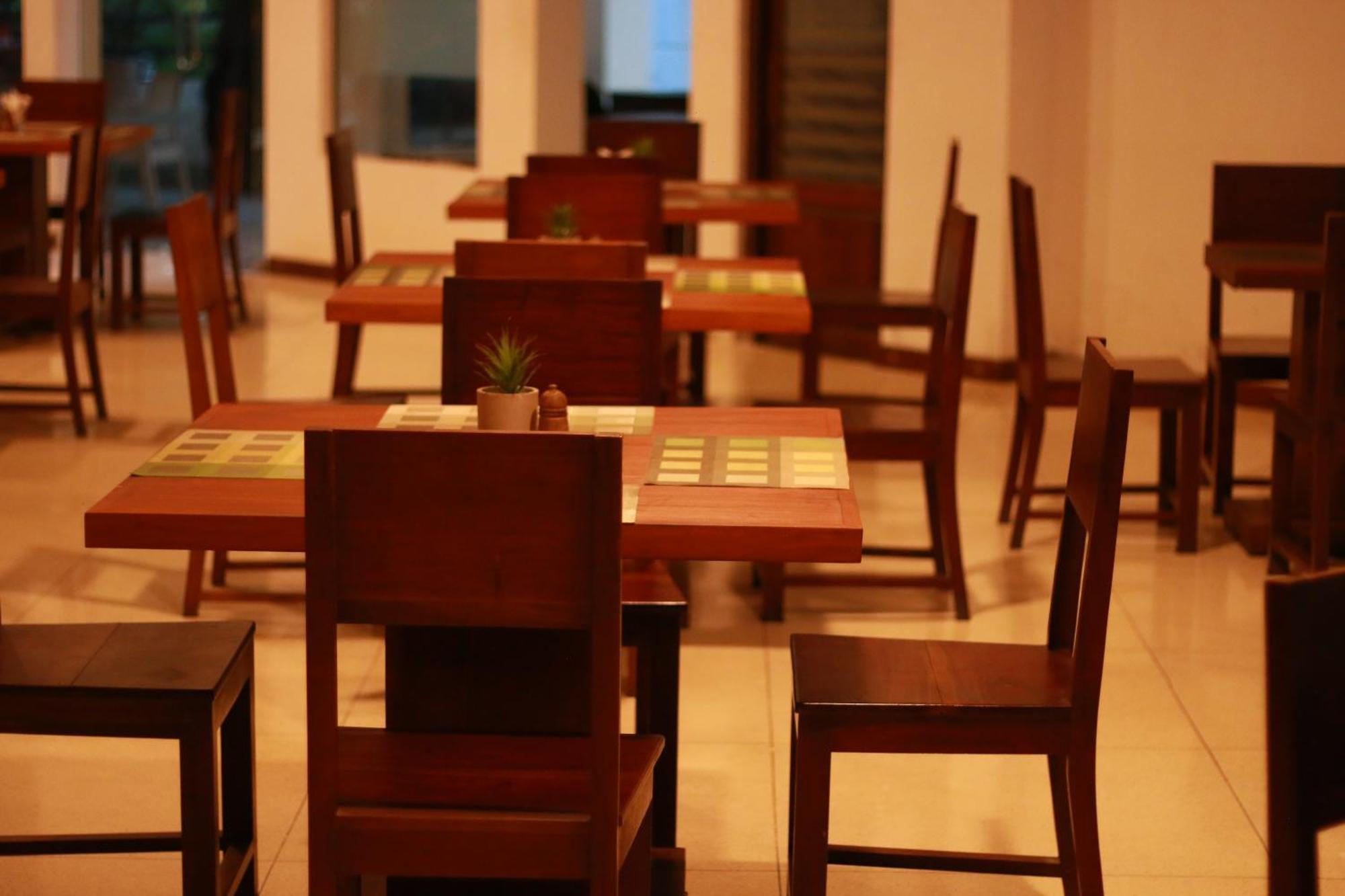 Jade Green Hotel Hambantota Exterior foto