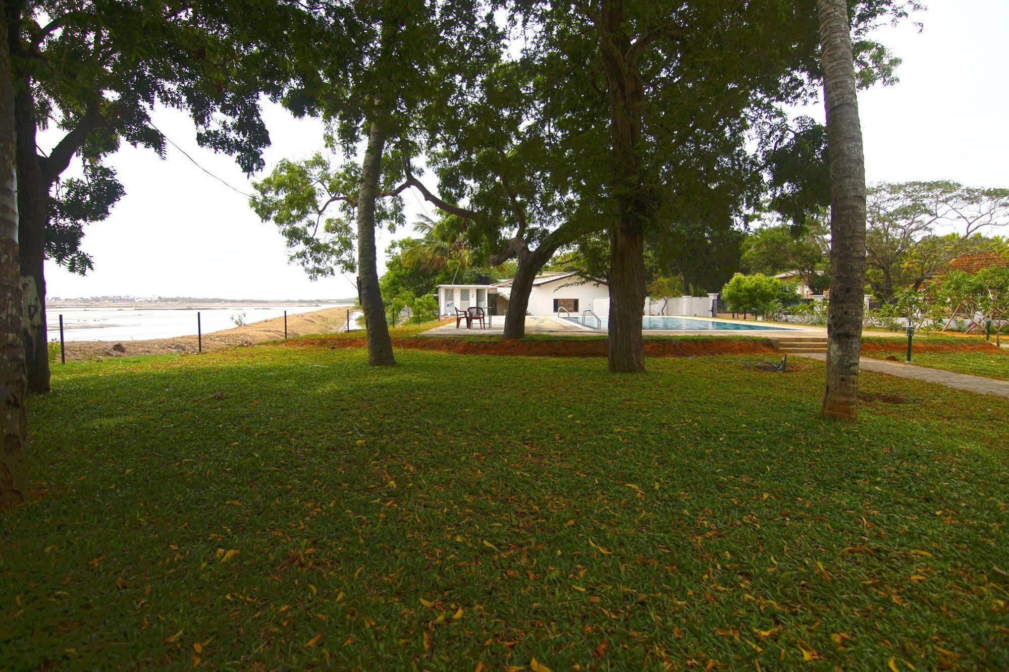 Jade Green Hotel Hambantota Exterior foto