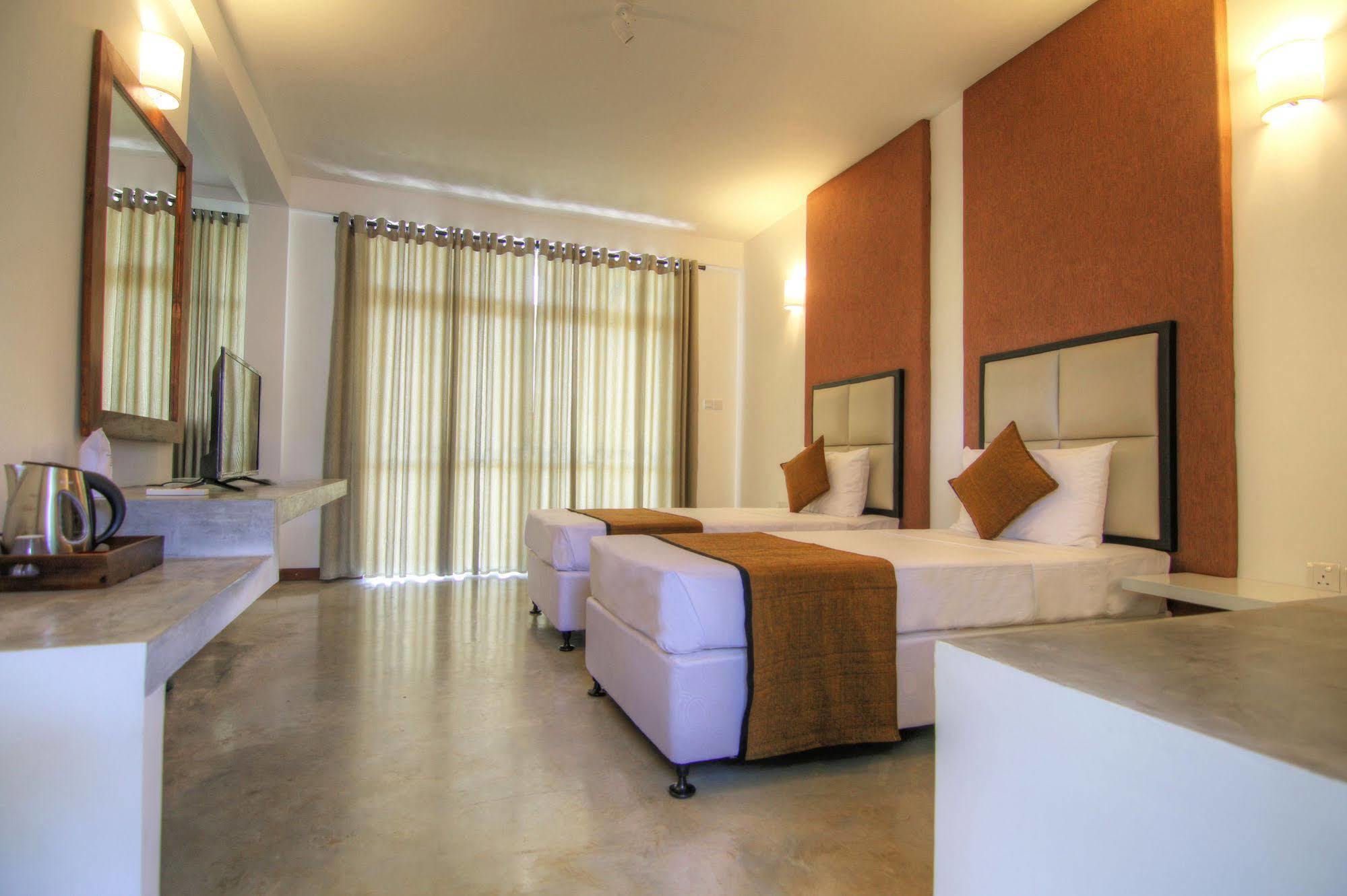 Jade Green Hotel Hambantota Exterior foto